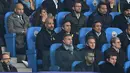 Pelatih Manchester City, Pep Guardiola menyaksikan dari bangku penonton saat timnya disingkirkan Liverpool pada leg kedua perempat final Liga Champions di Etihad, Rabu (11/4). Wasit mengirim Guardiola ke bangku penonton saat paruh babak. (Paul ELLIS/AFP)