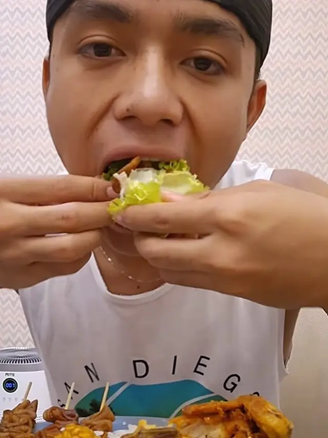 Mukbang ala Betrand Peto (Instagram/sarwendah29)