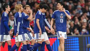 Skuad Timnas Jepang merayakan golnya ke gawang Timnas Inggris di laga uji coba di Stadion Wembley, Rabu (01/4/2026) dini hari WIB. (AP Photo/Kirsty Wigglesworth)