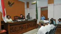 Majelis Hakim menjatuhkan vonis 1,5 tahun kepada 4 terdakwa kasus kekerasan SMA 3 Jakarta, (26/8/14). (Liputan6.com/Johan Tallo)