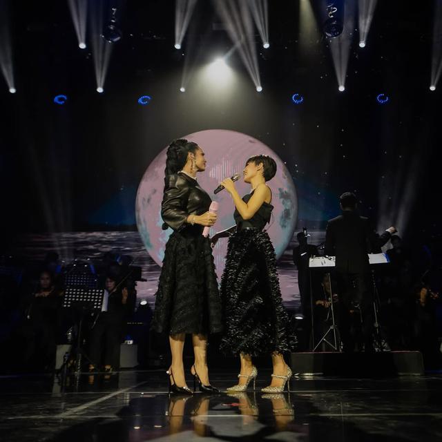 Dikenal sister goals, begini 11 potret lawas kompaknya Krisdayanti dan Yuni Shara sedari kecil