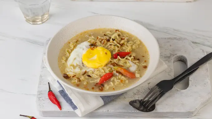 mie kuah ayam bawang telur