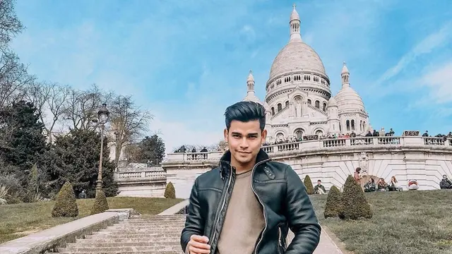 FOTO: Tampil Kasual, Ini Gaya Liburan Leo Consul Saat di Luar Negeri