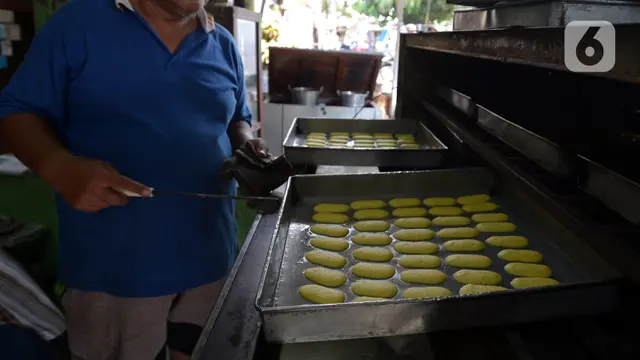 FOTO: Mengintip Dapur Pembuatan Aneka Kue Kering