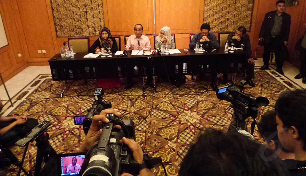 Konferensi pers tersebut terkait kasus isu pelecehan seksual yang dituduhkan kepadanya, Jakarta, Kamis (11/9/14). (Liputan6.com/Faizal Fanani)