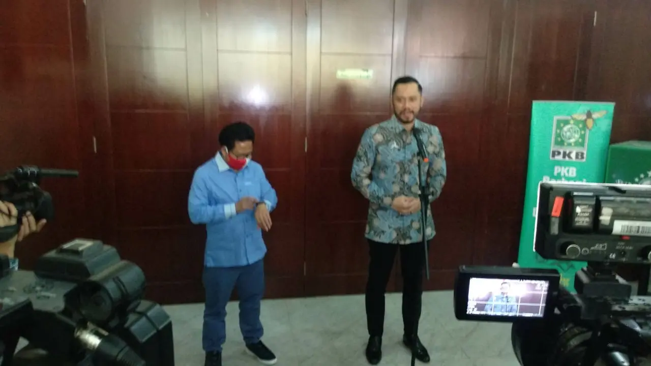 AHY mendatangi kantor DPP PKB membahas koalisi Pilkada. (Putu Merta Surya Putra/Liputan6.com)