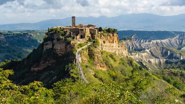 Ilustrasi Civita di Bagnoregio, Italia