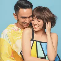 Kabar bahagia datang dari presenter cantik Chika Jessica yang disebut tengah dekat dengan mantan drummer grup band Lyla, Amec Aris. Kabar tersebut diketahui pertama kali dari unggahan foto keduanya. (Instagram/chikajessica88)