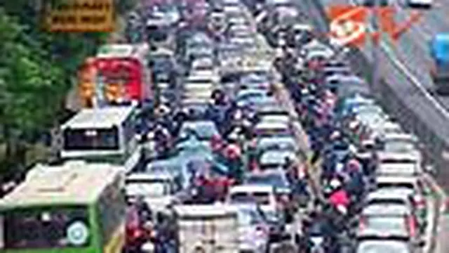 Menunggu Jalanan Jakarta Macet Total
