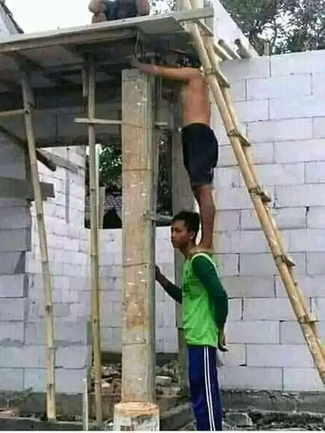 8 Potret Aksi Nyeleneh Orang yang Bikin Repot, Bikin Geleng Kepala