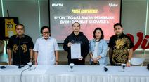 Vidio bersama BYON Combat mengambil langkah hukum atas praktik pembajakan siaran BYON Combat Sport Showbiz Vol. 6 yang disiarkan ulang secara ilegal melalui platform digital lain, khususnya TikTok. (Bola.com/Bagaskara Lazuardi)