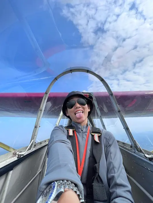 Pesona Athira membuat Irwan Mussry ingin menjodohkannya dengan El Rumi. [Instagram.com/athirafarina]