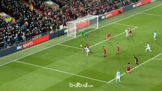 Pemain Manchester City, Leroy Sane, mencetak gol dari sudut sempit saat menghadapi Liverpool. This video is presented by Ballball.
