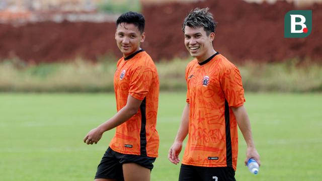 Foto: Pemain Persija Asik-Asik, Ryo Matsumura Ceria di Sesi Latihan Macan Kemayoran