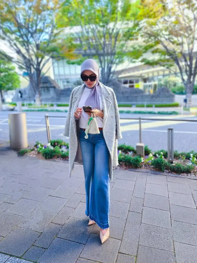 7 Outfit Padu Padan Jeans Ala Syahrini, Inspirasi Tampil Glamor (Foto: Instagram/@princessyahrini)