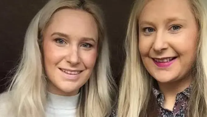 Zoe (kiri) dan Lucy (kanan)./Copyright metro.co.uk