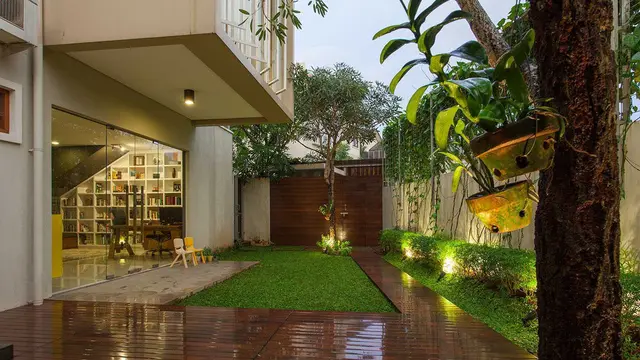 8 Inspirasi Menata Halaman Belakang Rumah agar Penghuni Makin Betah