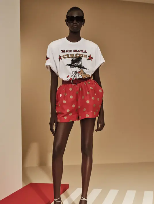 <p>Tak disangka-sangka, Max Mara hadirkan sederet kejutan dalam Pre-Fall 2024 Collection. Bertajuk The Magic Circus, Max Mara suguhkan keceriaan dengan sisipan warna dan corak energik. / Foto: dok Max Mara.</p>
