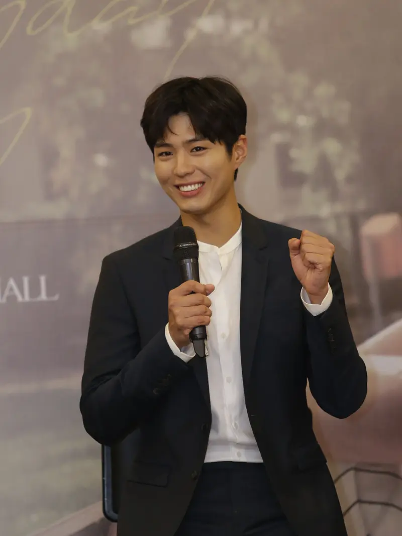 Park Bo Gum dalam konferensi pers di Kota Kasablanka (Agus Apriyanto/Kapanlagi.com)