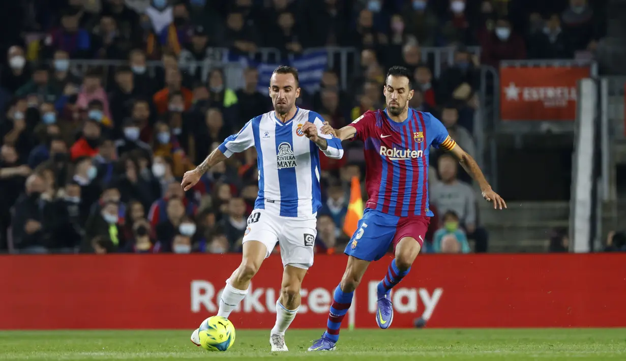Hingga wasit meniup peluit akhir pertandingan tidak ada lagi gol tercipta. Barcelona menutup laga dengan kemenangan tipis 1-0. (AP/Joan Monfort)