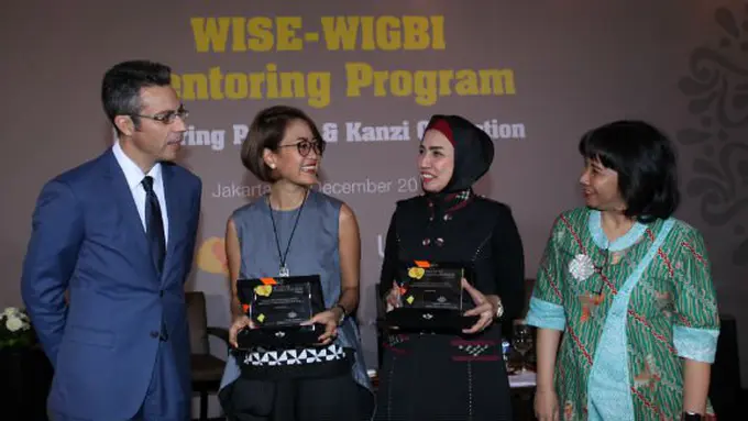 Nonita (kedua dari kiri) dan Liza Yahya (berhijab) bersama Ida Apulia Simatupang dan Matthew Durban, Counsellor Commercial, Trade & Investment Commisioner Austrade/Commbank Indonesia.