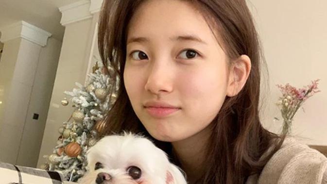 Muka habis bangun tidur tetap terlihat cantik dan memesona, bikin netizen iri aja nih. (Liputan6.com/IG/skuukzky)
