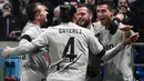 Perayaan pemain Juventus saat Ronaldo mencetak gol pada laga lanjutan Serie A yang berlangsung di stadion Mapei, Reggio Emilia, Senin (11/2). Juventus menang 3-0 atas Sassuolo. (AFP/Miguel Medina)