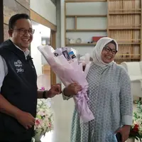Anies Baswedan dan keluarga berkumpul bersama untuk merayakan ulang tahun istri tercintanya, Fery Farhati. (dok. Instagram @aniesbaswedan)