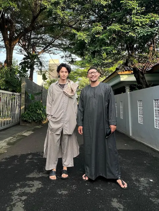 <p>Tak hanya momen ulang tahun, Yoyo Padi beberapa kali terlihat bersama Rizky. Salah satunya adalah ketika momen Lebaran. [Foto: instagram/yoyoprasetyo29]</p>