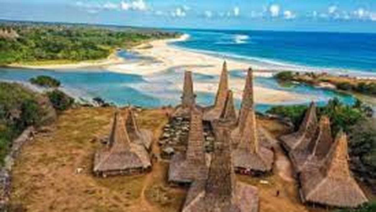 Menhir di Desa Adat Ratenggaro, Sudah Berusia 4.500 Tahun