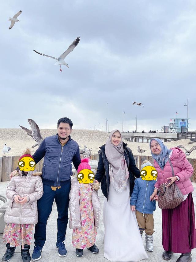 8 Potret Oki Setiana Dewi dan Keluarga saat di Los Angeles, Kerja Sekaligus Liburan