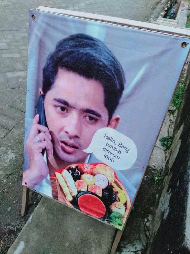 7 Iklan Spanduk Nyeleneh Sukses Bikin Tertawa Geli