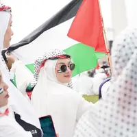 Sederet selebriti Tanah Air hadir di acara bela Palestina di Monas, Jakarta Pusat Minggu 5 November 2023. Berikut beberapa seleb cantik yang juga hadir dalam acara tersebut. Potret Dinda HW ditengah aksinya. [Instagram/dindahw]