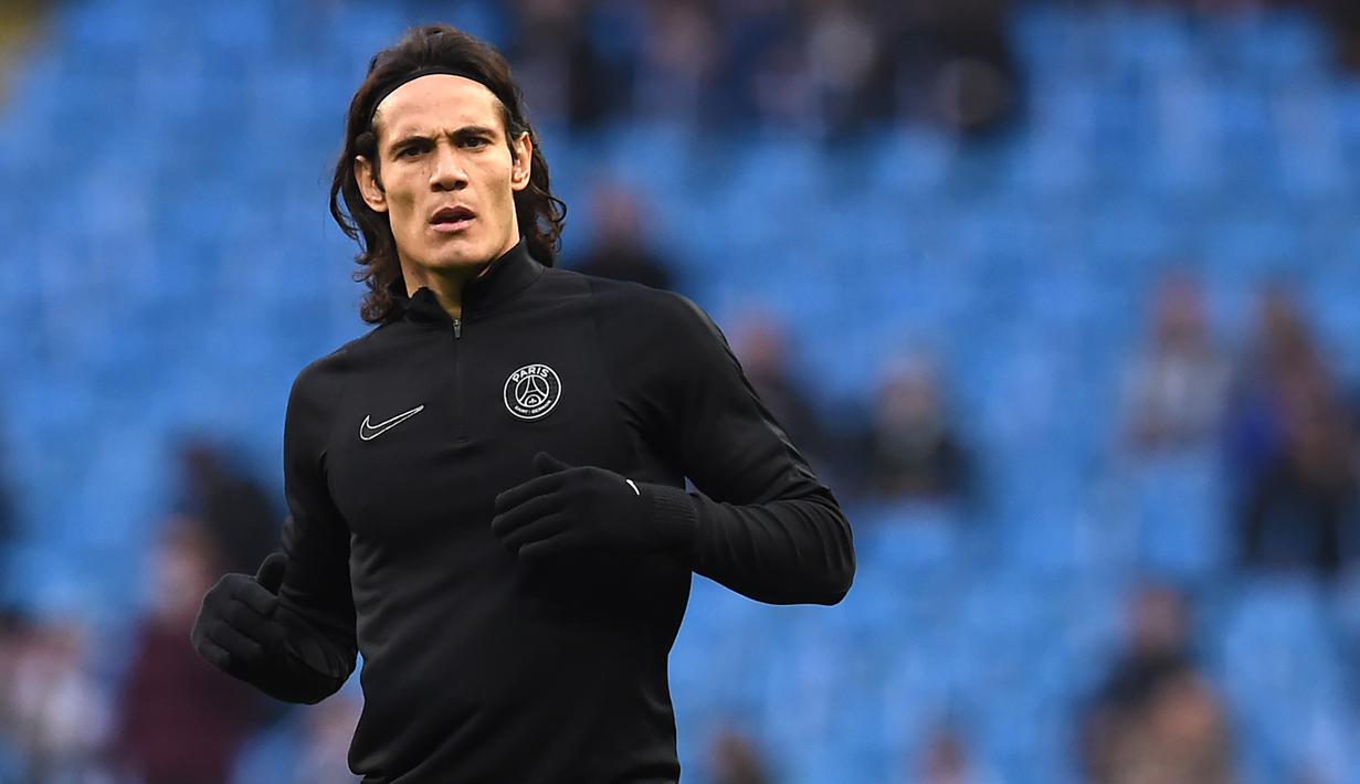 5. Edinson Cavani - Manchester United mendaratkan penyerang asal Uruguay ini dengan status free transfer pada bursa transfer musim 2020 ini. Cavani dikontrak selama dua tahun dengan bayaran 10 juta euro atau setara dengan Rp174,4 miliar per tahun. (AFP/Paul Ellis)