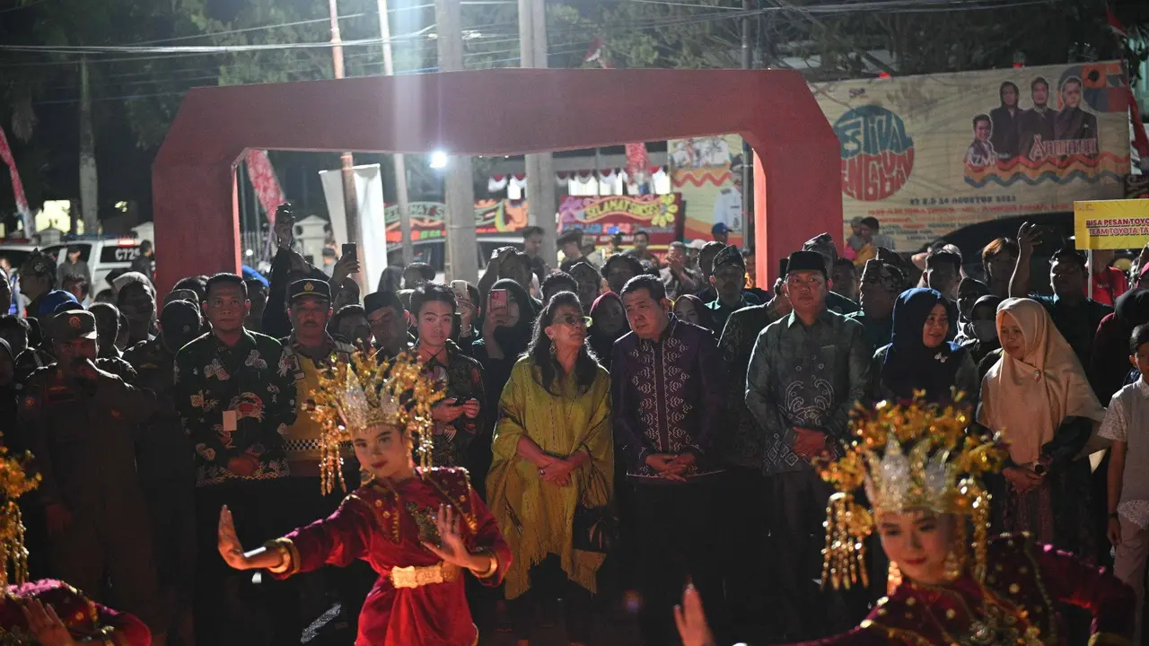 Peringatan 50 tahun perjalanan gemilangnya dalam dunia seni peran, Christine Hakim menjadikan kota kelahirannya sebagai pusat refleksi kehidupan.