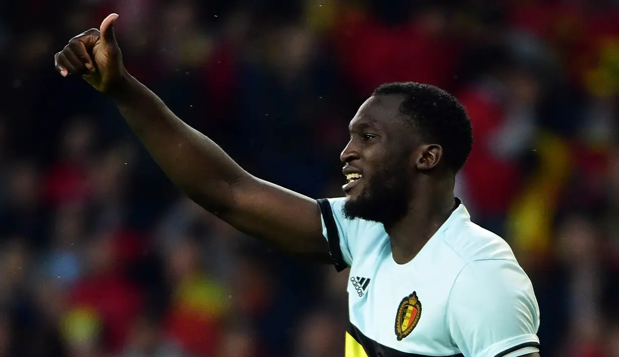 3. Romelu Lukaku, Daily Mail mengabarkan Chelsea menyiapkan dana 65 juta pounds ditambah Loic Remy untuk mengembalikan mantan strikernya itu. Namun Everton masih belum mau menurunkan harga dari 75 juta pounds. (AFP/Emmanuel Dunand)