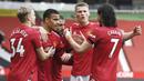 Para pemain Manchester United merayakan gol yang dicetak oleh Mason Greenwood ke gawang Burnley pada laga Liga Inggris di Stadion Old Trafford, Minggu (18/4/2021). MU menang 3-1 Burnley. (Gareth Copley/Pool via AP)