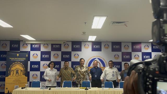 Ketua Umum Perayaan Natal Nasional 2024 Thomas Djiwandono (ketiga dari kiri). Dia mengatakan, Presiden Prabowo Subianto dijadwalkan hadir pada perayaan Natal Nasional yang digelar di Indonesia Arena.