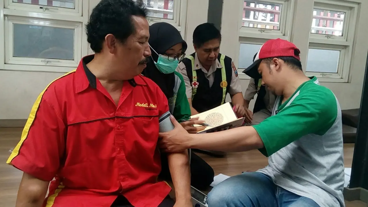 Pemeriksaan Kesehatan Sasar Pengemudi Bus Sampai Warung di Terminal Arjosari Malang