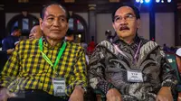 Antasari Azhar (kanan) saat menghadiri acara Debat Cagub-Cawagub DKI 2017 Putaran Kedua di di Hotel Bidakara, Pancoran, Jakarta, Jumat (27/1). (Liputan6.com/Faizal Fanani)
