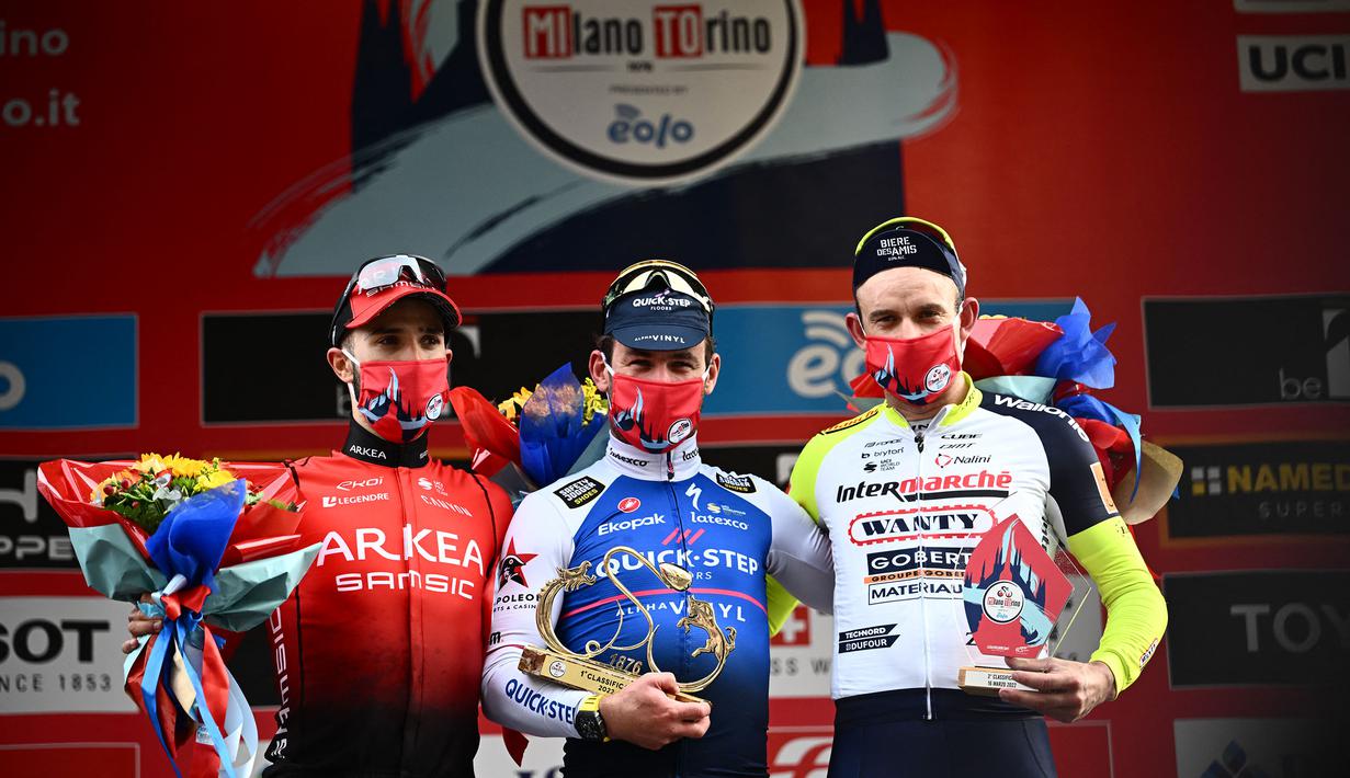 Pria 36 tahun tersebut berhasil finis dengan waktu 4 jam 31 menit 22 detik. Di posisi kedua disusul oleh Pebalap Arkea-Samsic, Nacer Bouhanni dan Alexander Kristoff dari tim Intermarché-Wanty-Gobert Matériaux. (AFP/Marco Bertorello)
