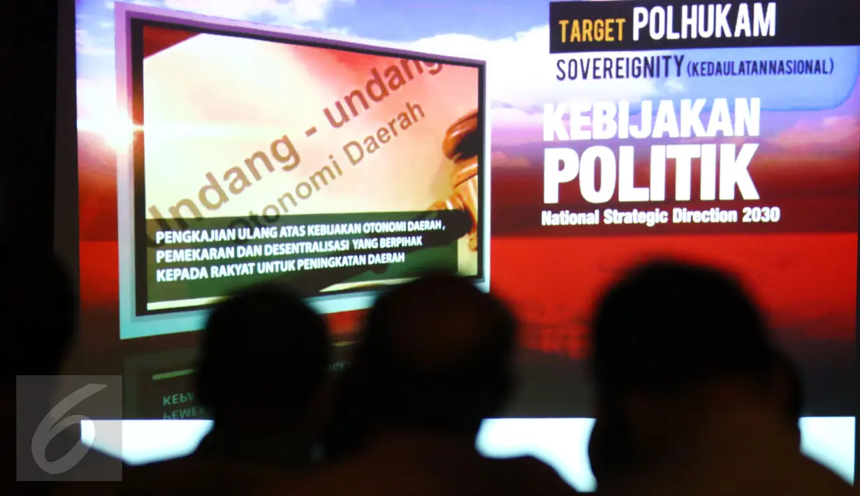 Sebuah slide ditampilkan saat peluncuran buku berjudul 'Mewujudkan Janji Kemerdekaan', Jakarta, Selasa (12/1/2016). NSC berfokus untuk menjawab persoalan kebijakan nasional dan isu-isu bangsa. (Liputan6.com/Yoppy Renato)