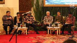 Sejumlah menteri menghadiri Rapat Kabinet Paripurna di Istana Negara, Jakarta, Senin (5/3). Rapat kabinet paripurna yang dibuka oleh Presiden Jokowi ini membahas kerangka ekonomi makro serta pokok-pokok Kebijakan Fiskal 2019. (Liputan6.com/Angga Yuniar)