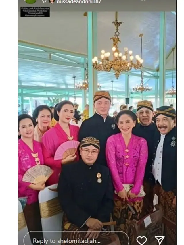 10 Potret Nicholas Saputra Menghadiri Mangkunegara X Bak Mas-Mas Jawa Ini Curi Perhatian