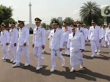 Sejumlah kepala daerah terpilih hasil Pemilihan Kepala Daerah (Pilkada) serentak 2024 bersiap mengikuti pelantikan di Istana Merdeka, Jakarta, Kamis (20/2/2025). (Liputan6.com/Herman Zakharia)