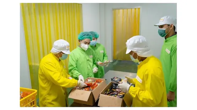 8 Potret Ruben Onsu Kunjungi Pabrik Pribadi, Perluas Bisnis di Sektor Makanan Beku