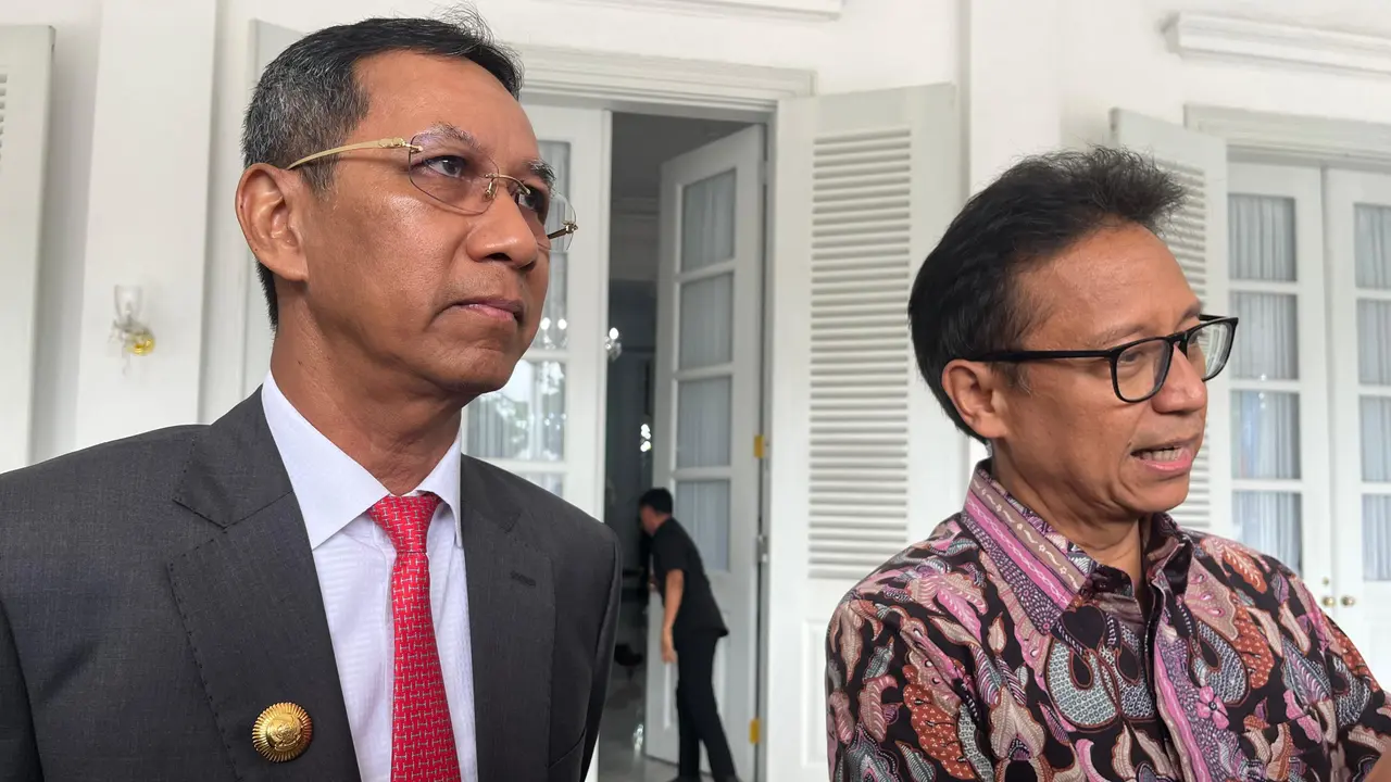 Menteri Kesehatan (Menkes) RI Budi Gunadi Sadikin, menyambangi Balai Kota Jakarta. Dia pun menjumpai Penjabat (Pj) Gubernur Jakarta Heru Budi Hartono.