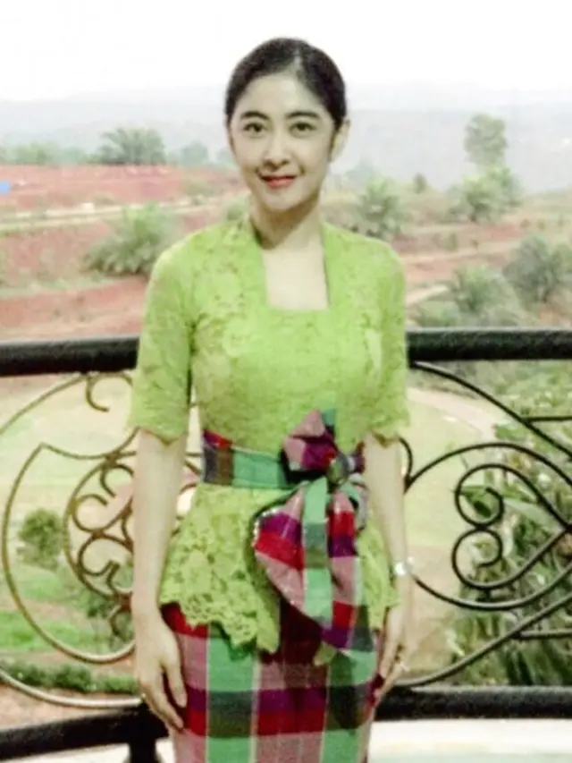 6 Pesona Uut Permatasari Saat Pakai Kebaya, Anggun dan Berkarisma