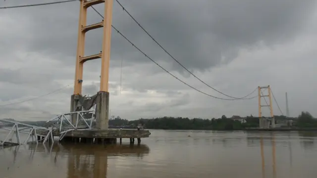 Jembatan Kutai Kartanegara Runtuh.