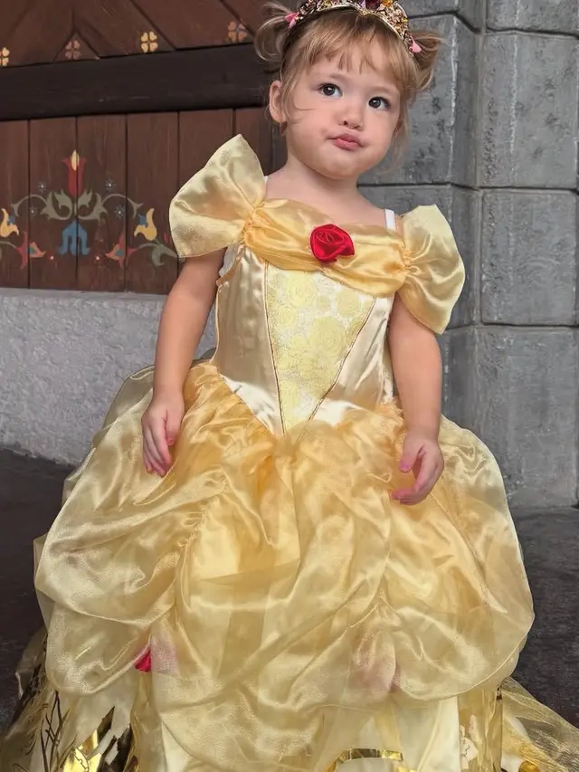 Jennifer Coppen dan Kamari liburan di Eropa. [@jennifercoppenreal20]